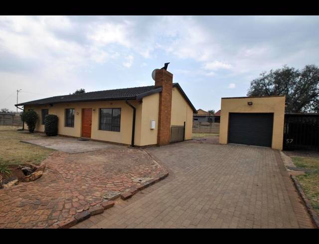 4 BEDROOM HOUSE FOR SALE IN LEONDALE